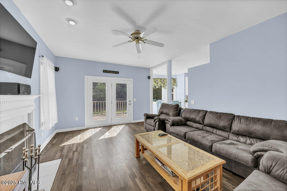 3017 Wickford Road Wilmington, NC 28409 - Photo 14 of 33 Living Room