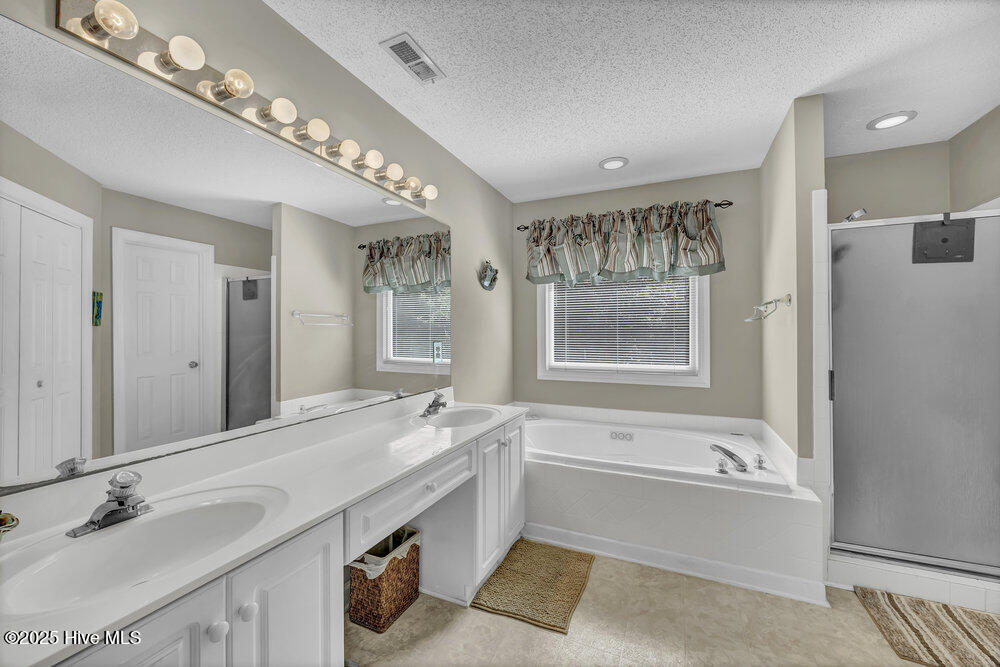 3017 Wickford Road Wilmington, NC 28409 - Photo 19 of 33 Primary Bathroom