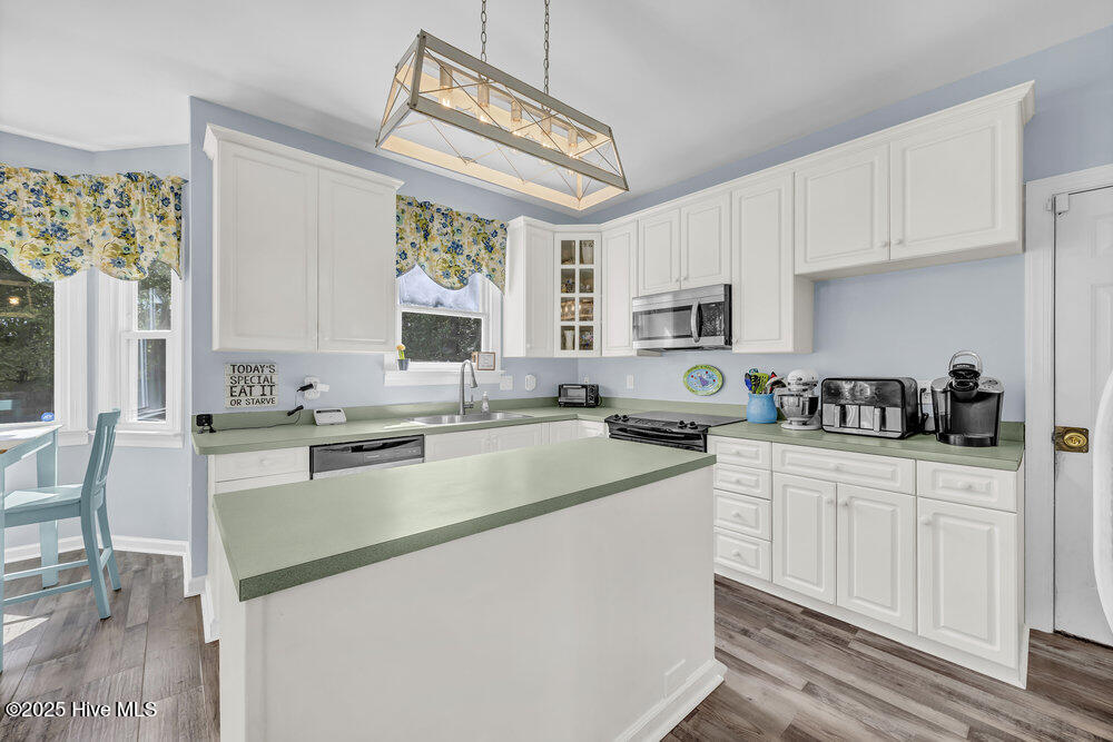 3017 Wickford Road Wilmington, NC 28409 - Photo 8 of 33 Kitchen