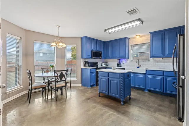 $349,990 | 1510 White Willow Lane, Arlington, TX 76002