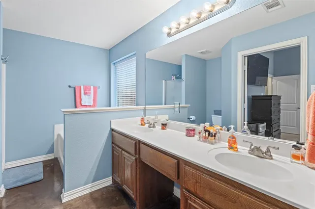 $349,990 | 1510 White Willow Lane, Arlington, TX 76002