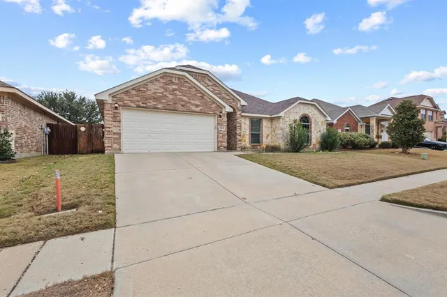 $349,990 | 1510 White Willow Lane, Arlington, TX 76002
