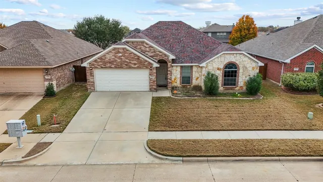 $349,990 | 1510 White Willow Lane, Arlington, TX 76002