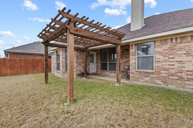 $349,990 | 1510 White Willow Lane, Arlington, TX 76002