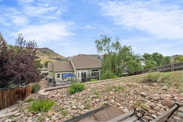 a view of a houses with a yard