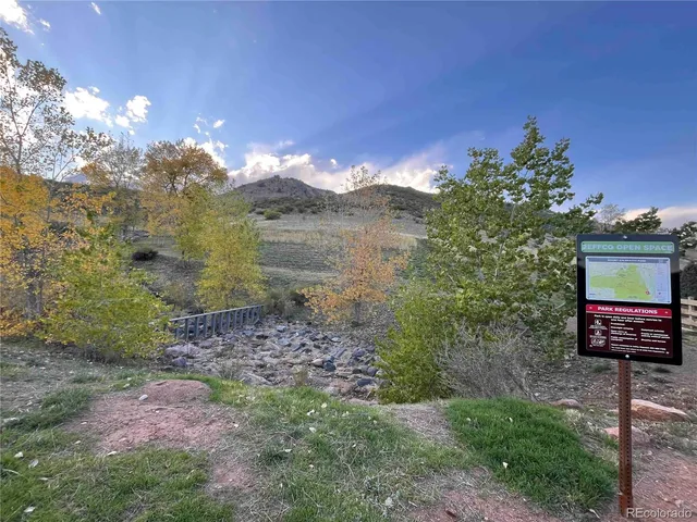 a picture of a rug with a white wall and white picture