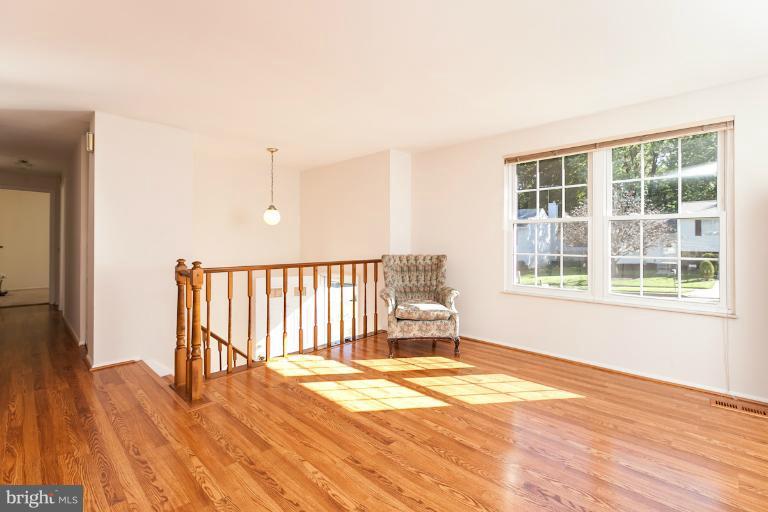 4538 Ambermill Road Baltimore, MD 21236 - Photo 23 of 30 Living Room