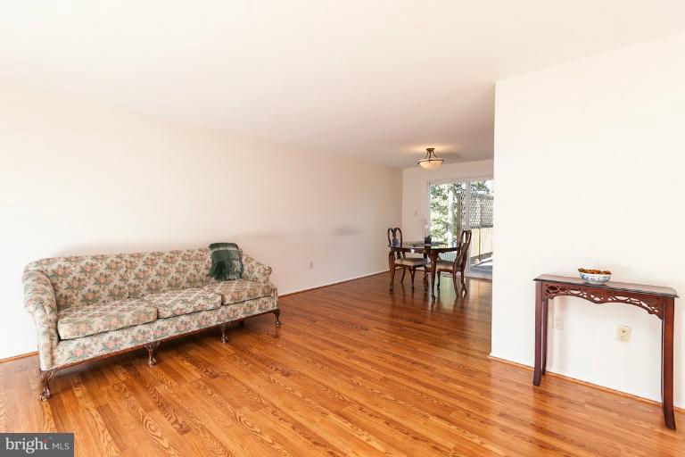4538 Ambermill Road Baltimore, MD 21236 - Photo 27 of 30 Living Room