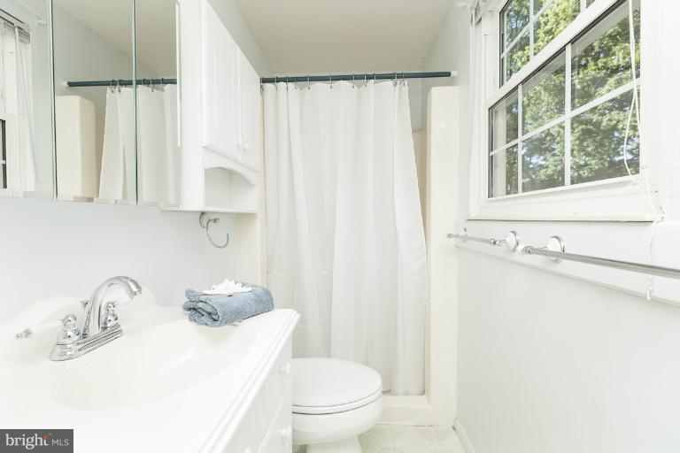 4538 Ambermill Road Baltimore, MD 21236 - Photo 5 of 30 Bath (Master)