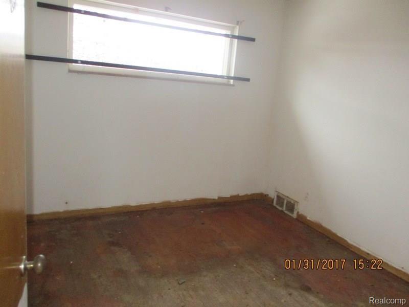 20285 Rutherford Street Detroit, MI 48235 - Photo 8 of 16 IMG_3329.JPG