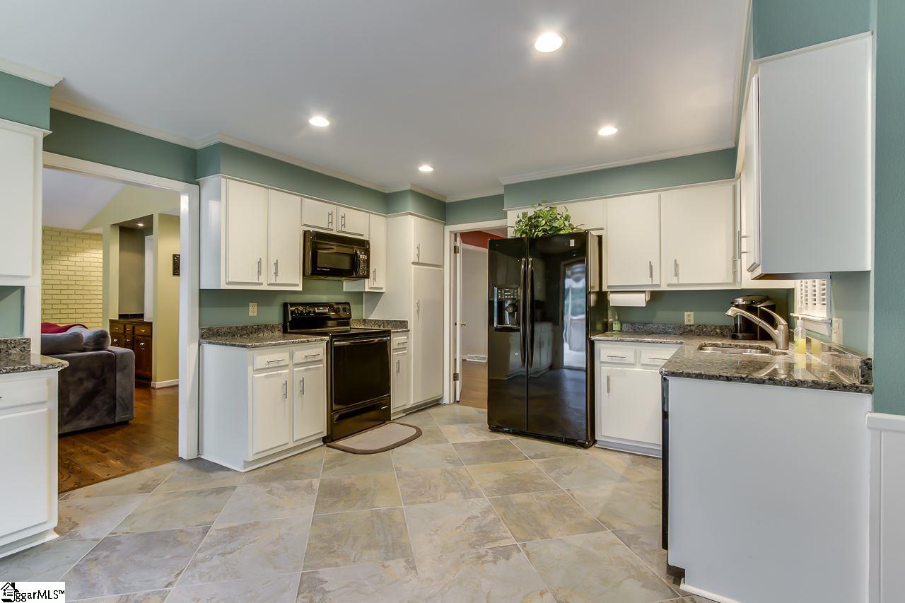 17 Pilgrims Point Road Greenville, SC 29615 - Photo 18 of 36 Gallery Image 18