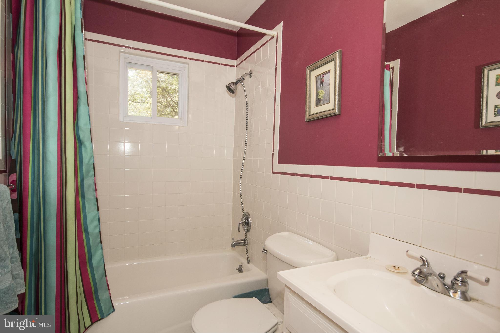 6718 Glenkirk Road Baltimore, MD 21239 - Photo 19 of 30 Full Bath on Main Level