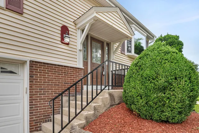 $340,000 | 534 Cottonwood Circle, Bolingbrook, IL 60440