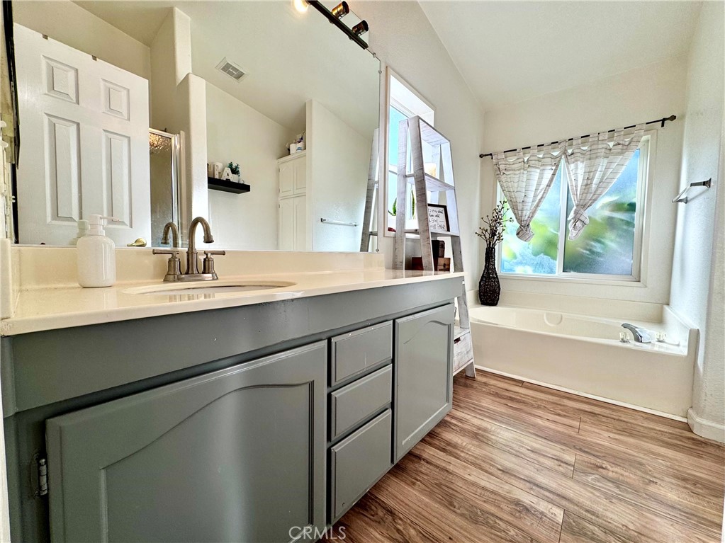 122 Colombo Lane, Unit 77 Tustin, CA 92780 - Photo 33 of 60 OWNERS ENSUITE