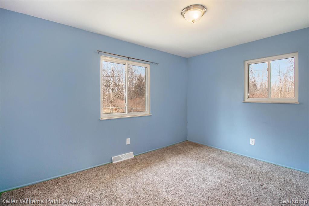 11096 Main Road Fenton, MI 48430 - Photo 15 of 27
