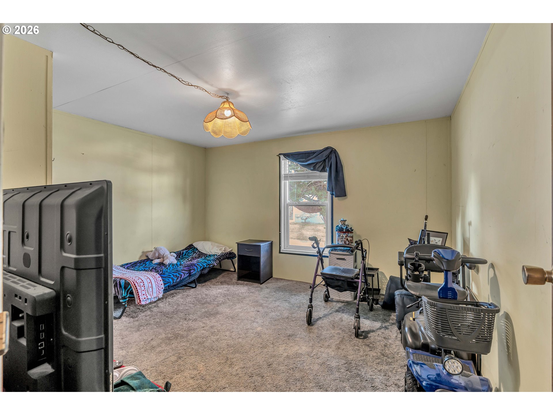 10038 South New Era Road, Unit 25 Canby, OR 97013 - Photo 15 of 39 a living room with furniture