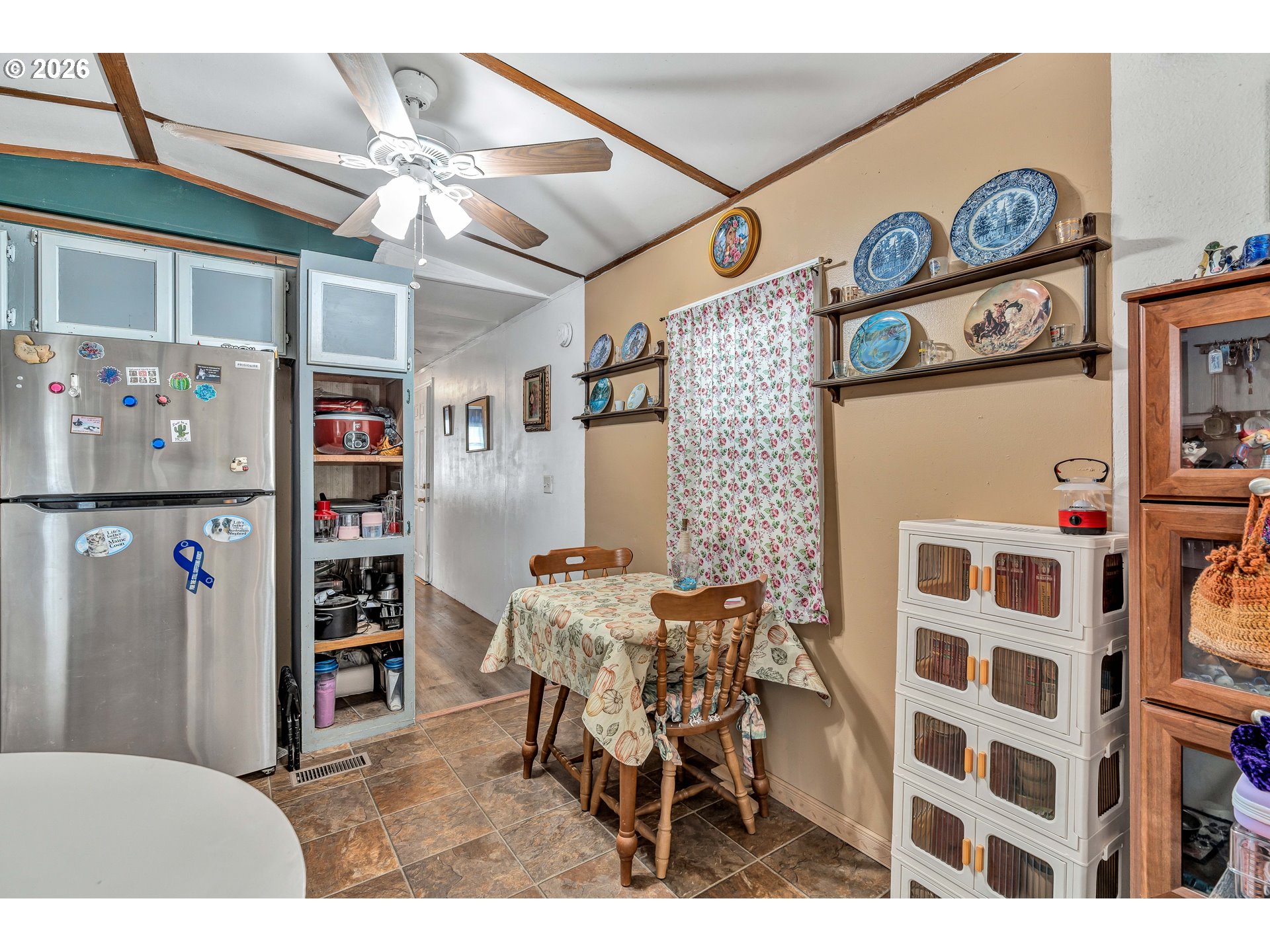 10038 South New Era Road, Unit 25 Canby, OR 97013 - Photo 10 of 39 a view of a livingroom with furniture and fridge