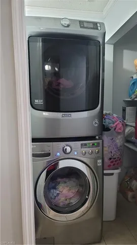 a close up view of a washer and dryer