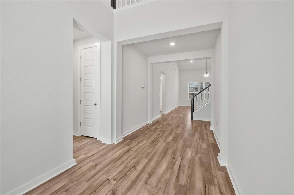 113 Shadow Oak Cove Georgetown, TX 78628 - Photo 16 of 40 A grand entry with soaring ceilings and rich hardwood flooring sets a welcoming tone.