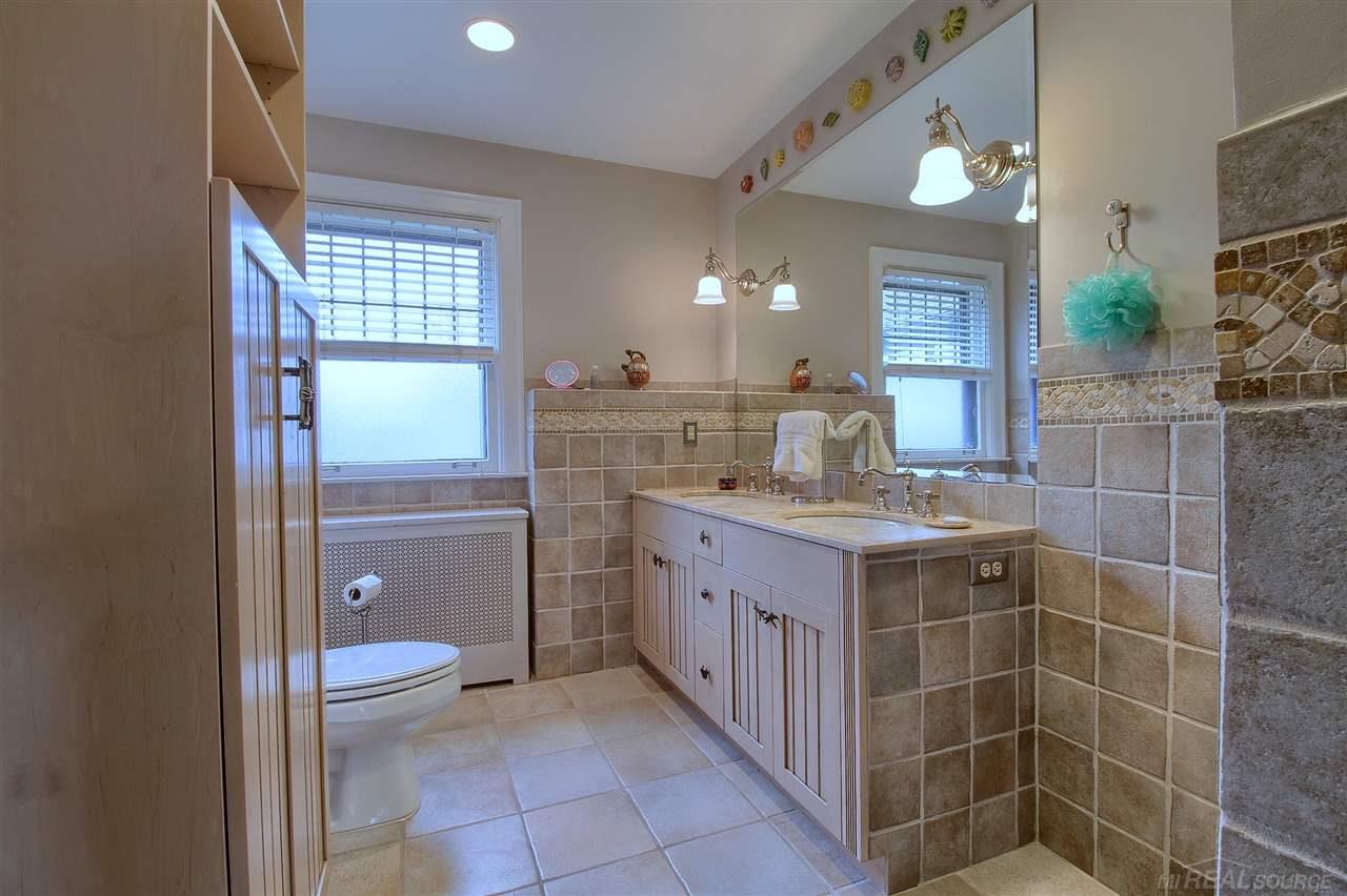 1068 Devonshire Road Grosse Pointe, MI 48230 - Photo 15 of 21 31339672-14.JPG