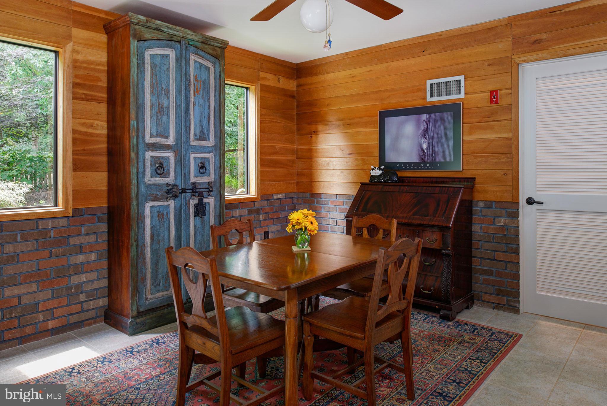 Eat-in Kitchen