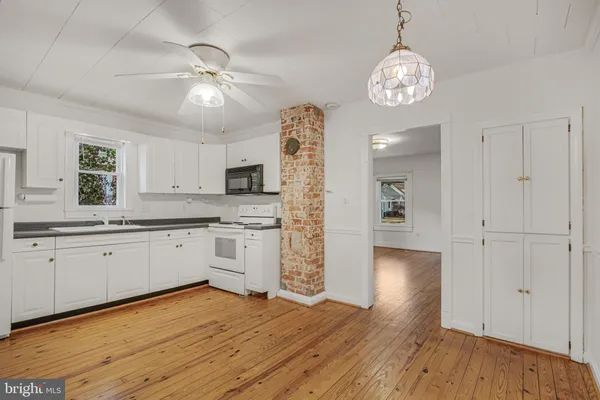 $1,725 | 918 Mercer Street, Fredericksburg, VA 22401