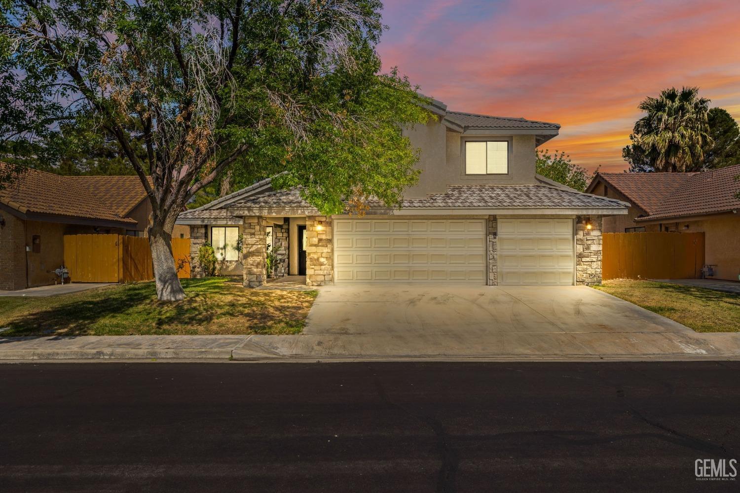 Undisclosed Address Ridgecrest, CA 93555 - Photo 34 of 34 a front view of a house with garden