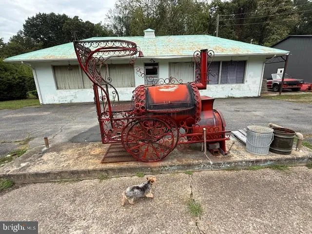 a view of a house with a yard and garage