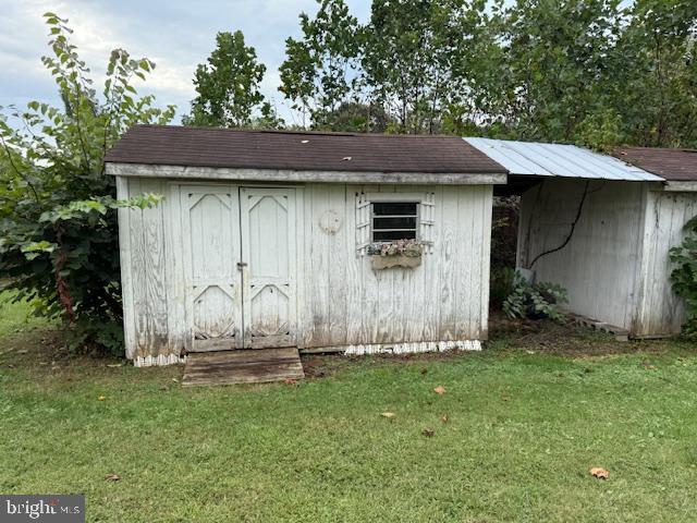 8286 James Madison Parkway King George, VA 22485 - Photo 16 of 26 a backyard of a house with lots of green space