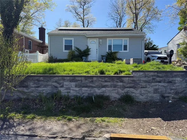 $3,200 | 70 Round Hill Drive, Yonkers, NY 10710