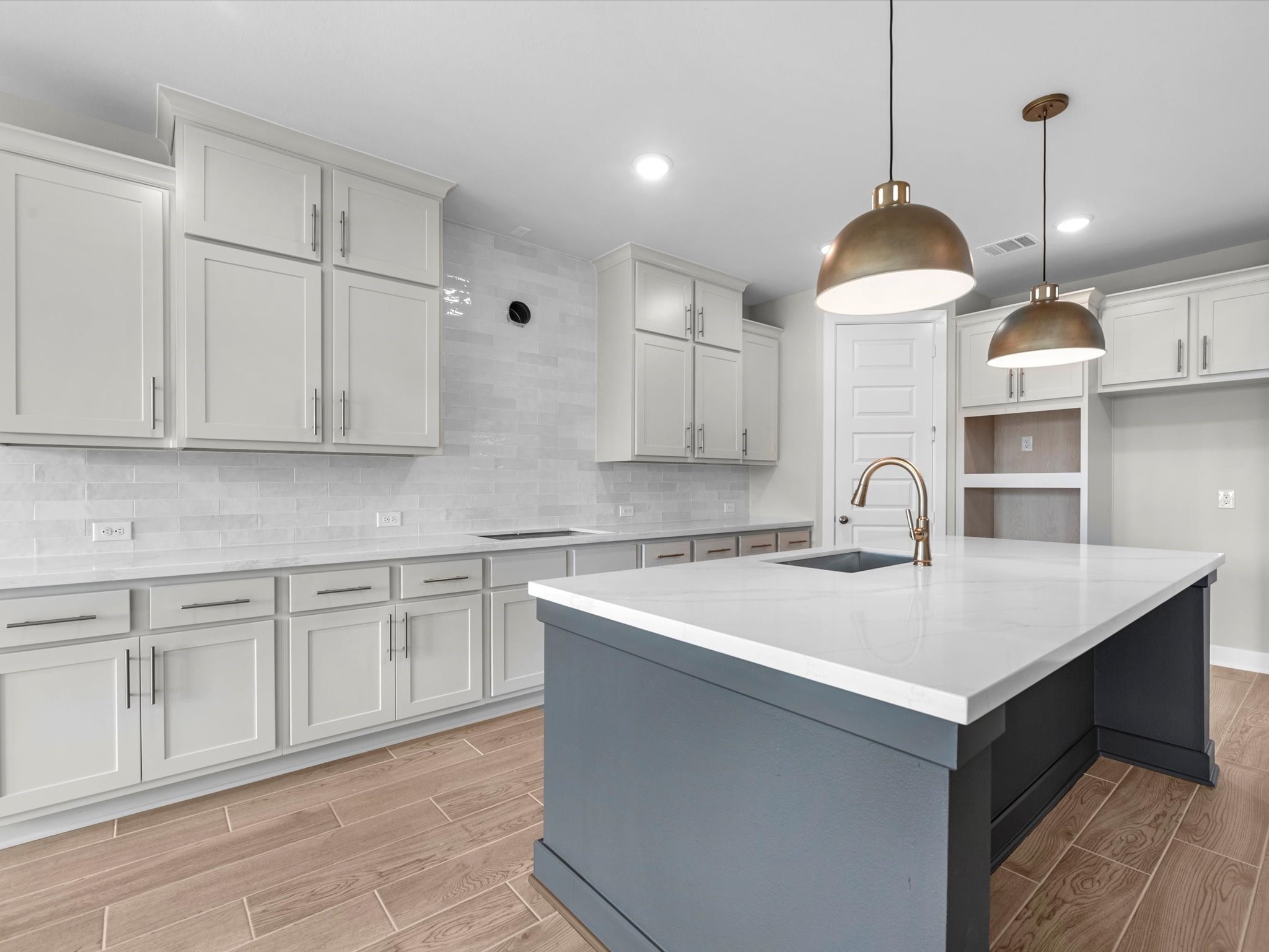 9218 Angelfish Way Manvel, TX 77578 - Photo 7 of 28 Representative image. Features, specifications, selections and colors may vary.