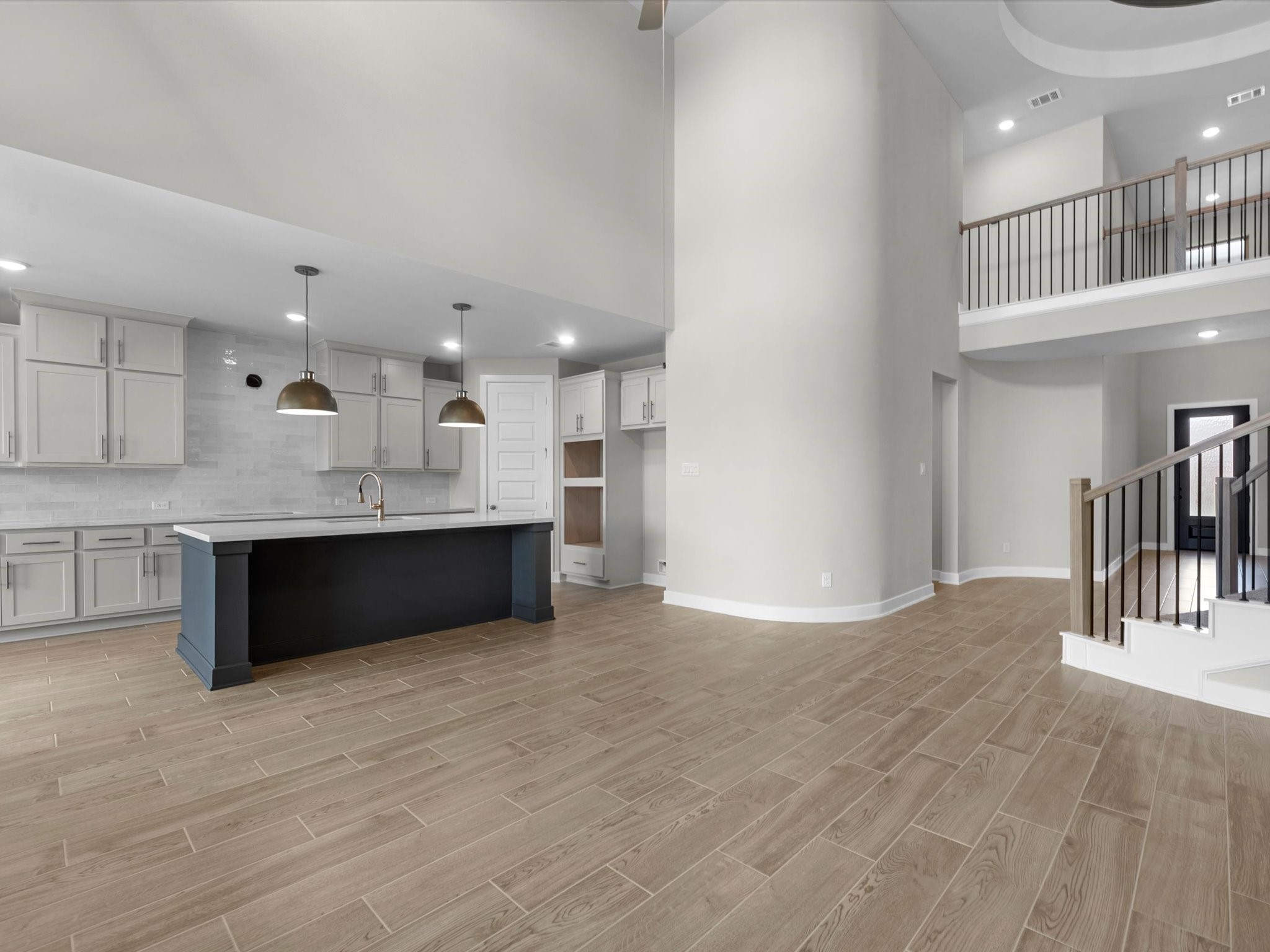 9218 Angelfish Way Manvel, TX 77578 - Photo 8 of 28 Representative image. Features, specifications, selections and colors may vary.