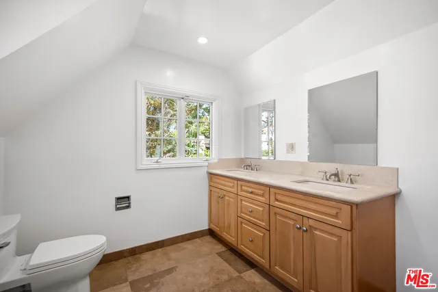 $9,400 | 4339 Mariota Avenue, Toluca Lake, CA 91602