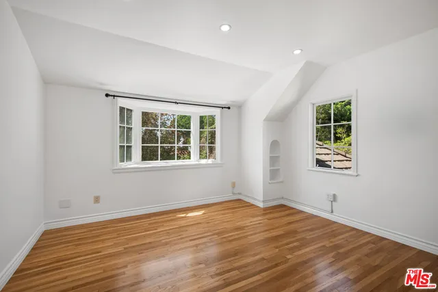 $9,400 | 4339 Mariota Avenue, Toluca Lake, CA 91602