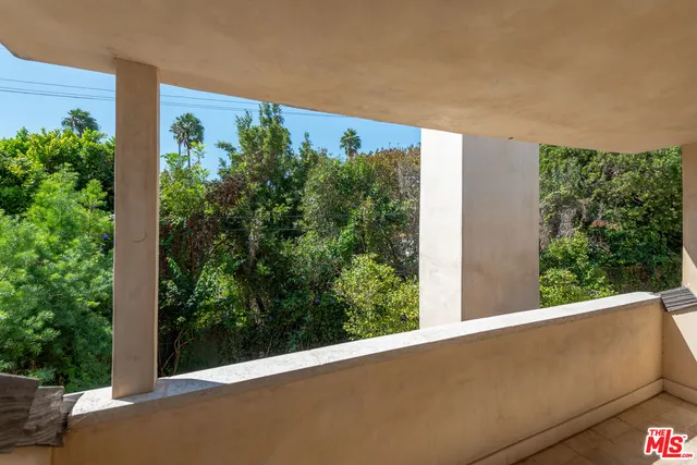 $9,400 | 4339 Mariota Avenue, Toluca Lake, CA 91602