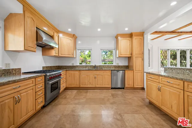 $9,400 | 4339 Mariota Avenue, Toluca Lake, CA 91602