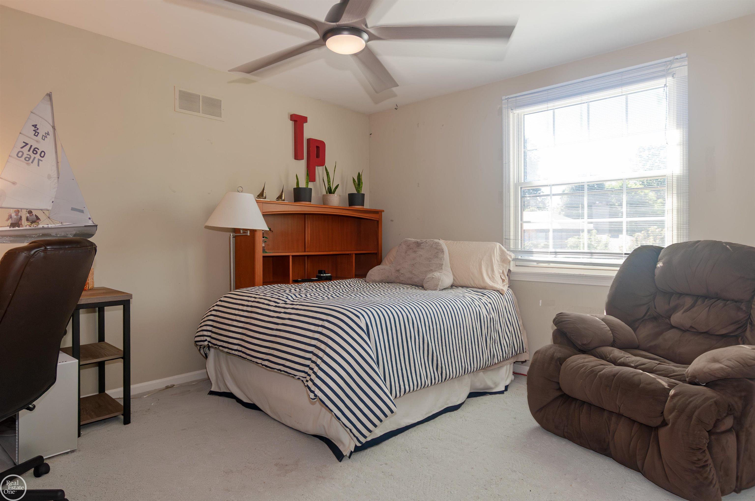 738 Ballantyne Road Grosse Pointe, MI 48236 - Photo 28 of 51 50154808-56121886-9db0-4a1d-806e-3fe935ae5426.JPG