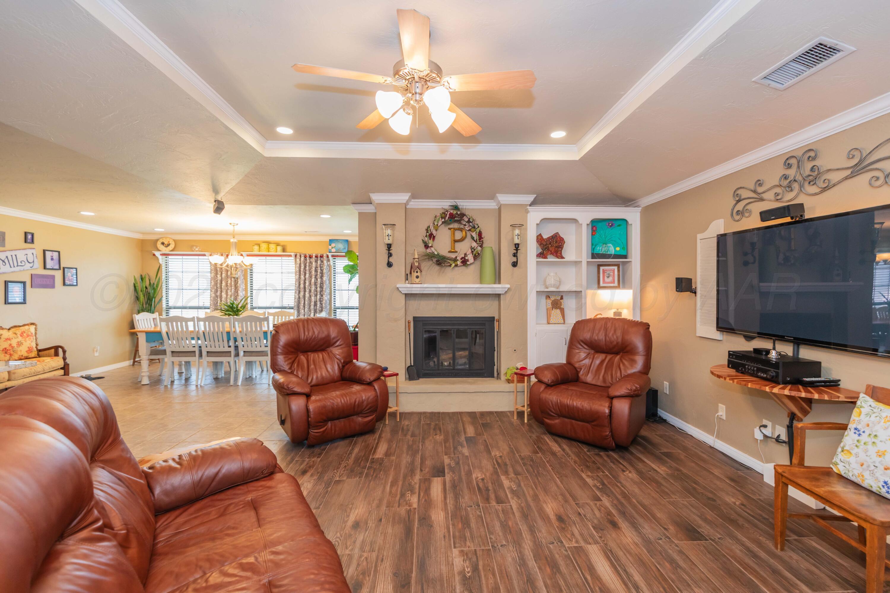 2210 Gresham Drive Amarillo, TX 79110 - Photo 8 of 41 LIVING ROOM VIEW 2