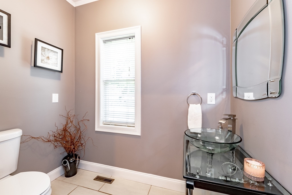 4 Coronet Road Holyoke, MA 01040 - Photo 11 of 29