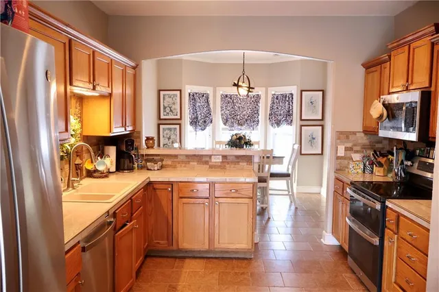 $525,000 | 962 Northwest 445 Road, Centerview, MO 64019