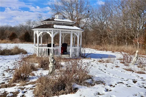 $525,000 | 962 Northwest 445 Road, Centerview, MO 64019