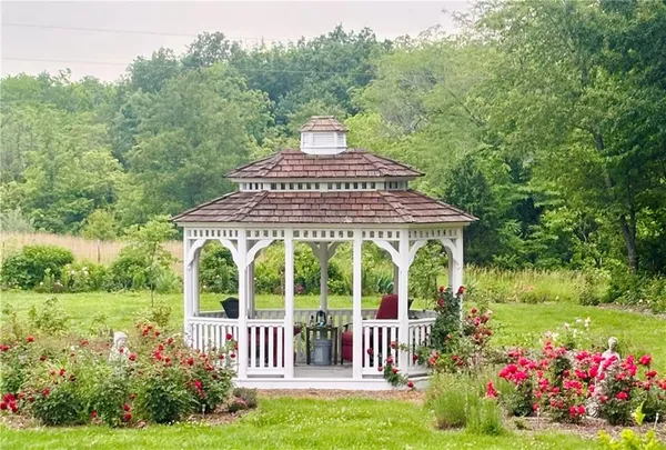 $525,000 | 962 Northwest 445 Road, Centerview, MO 64019