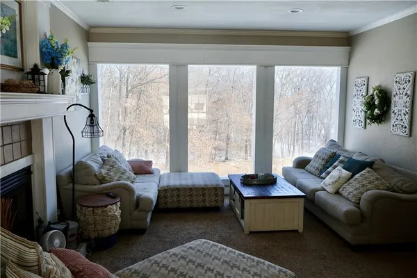 $525,000 | 962 Northwest 445 Road, Centerview, MO 64019