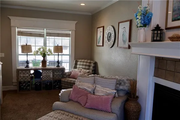 $525,000 | 962 Northwest 445 Road, Centerview, MO 64019