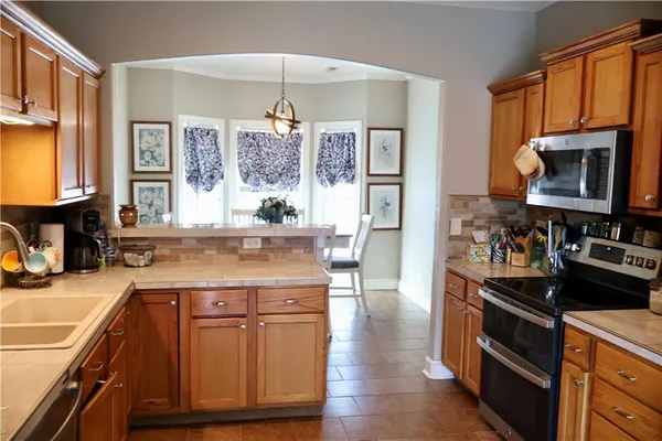 $525,000 | 962 Northwest 445 Road, Centerview, MO 64019