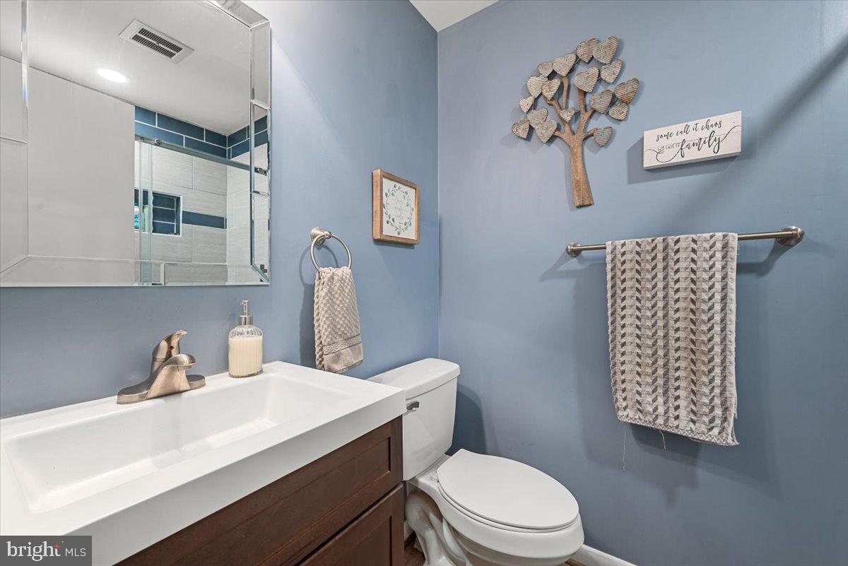 111 Frederick Road Stephens City, VA 22655 - Photo 11 of 49 Main floor full bathroom