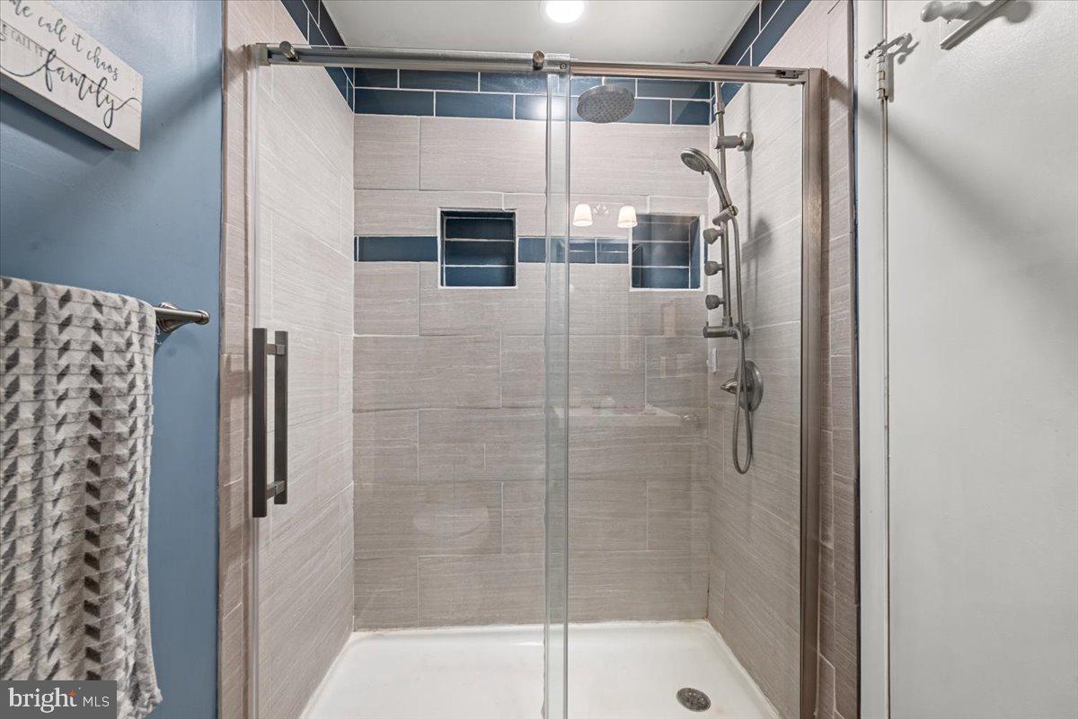 111 Frederick Road Stephens City, VA 22655 - Photo 12 of 49 Main floor full bathroom