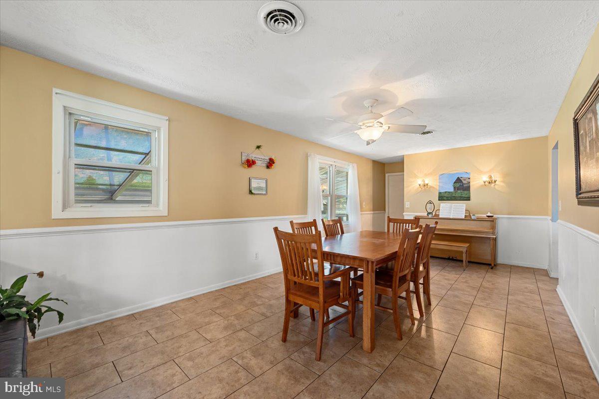 111 Frederick Road Stephens City, VA 22655 - Photo 16 of 49 Dining room