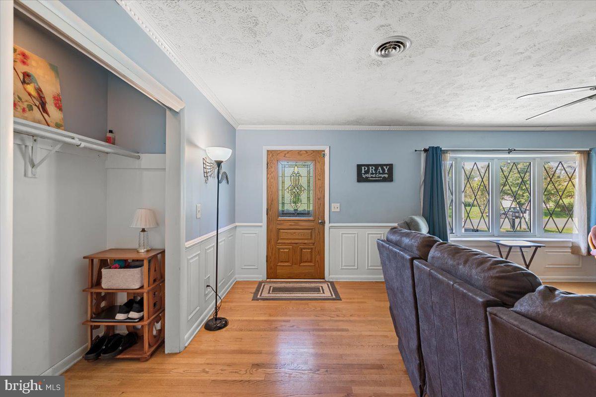 111 Frederick Road Stephens City, VA 22655 - Photo 7 of 49 Main floor entry