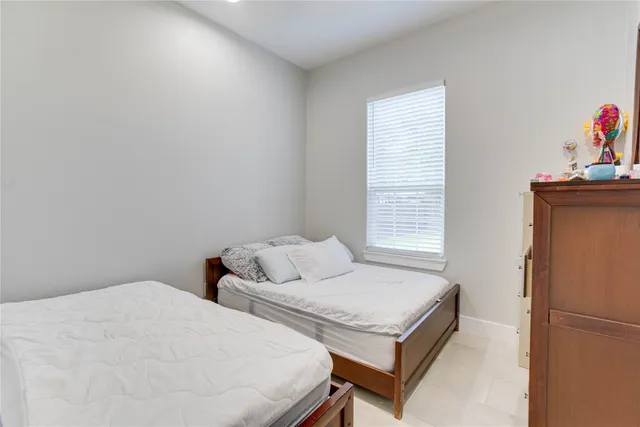 $950,000 | 4821 1st Street, Houston, TX 77504